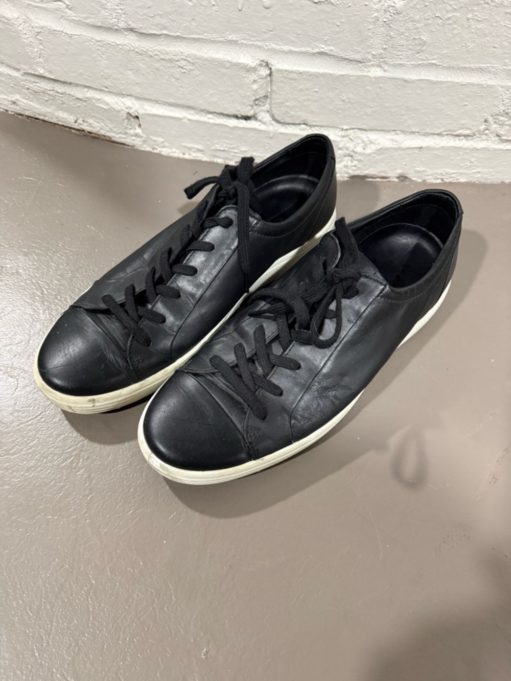 Ecco Black Leather Low-Top Lace-Up Sneakers with White Sole